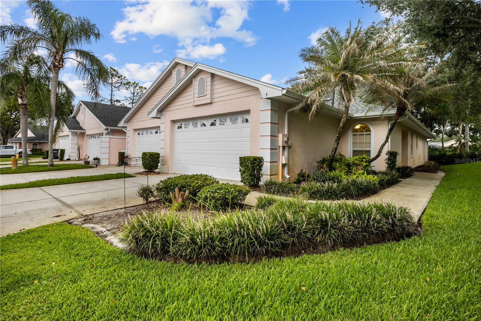 Listing photo 1 for 4 Enclave Dr