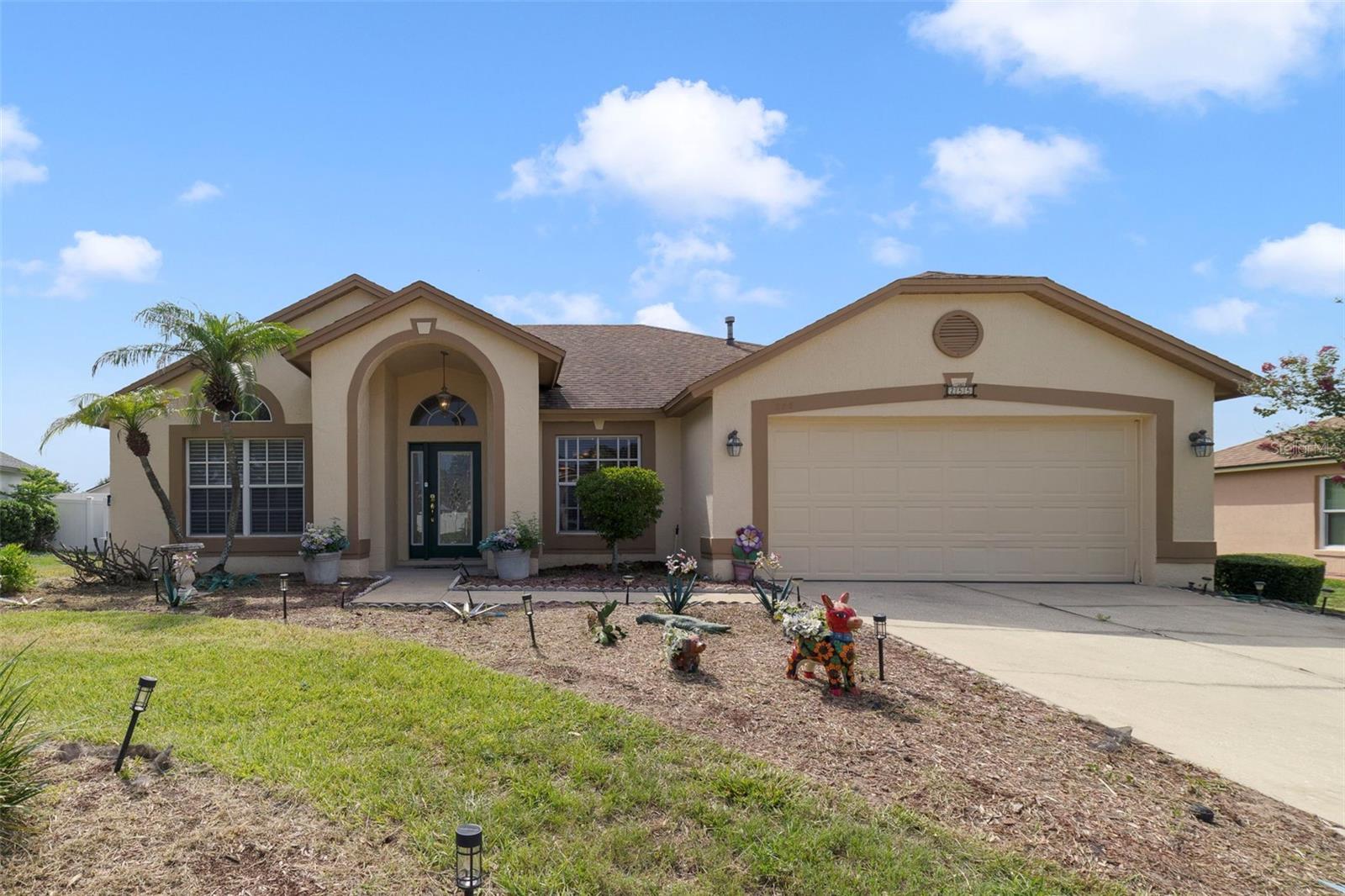 Listing photo 1 for 255 Loma Del Sol Dr