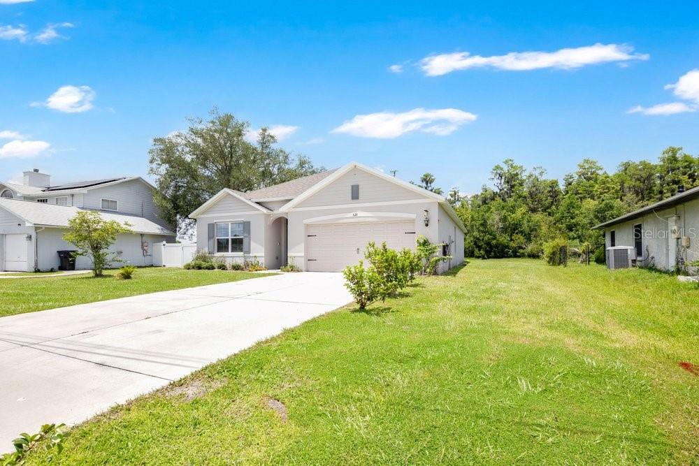 Listing photo 2 for 628 Reindeer Dr