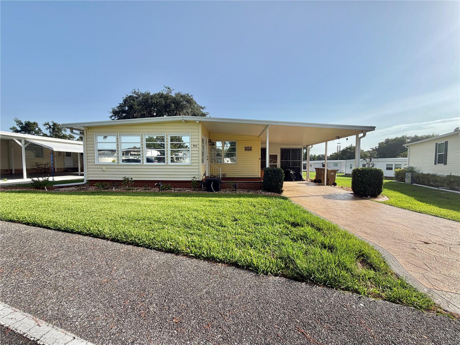 Listing photo 1 for 416 Palo Verde Dr