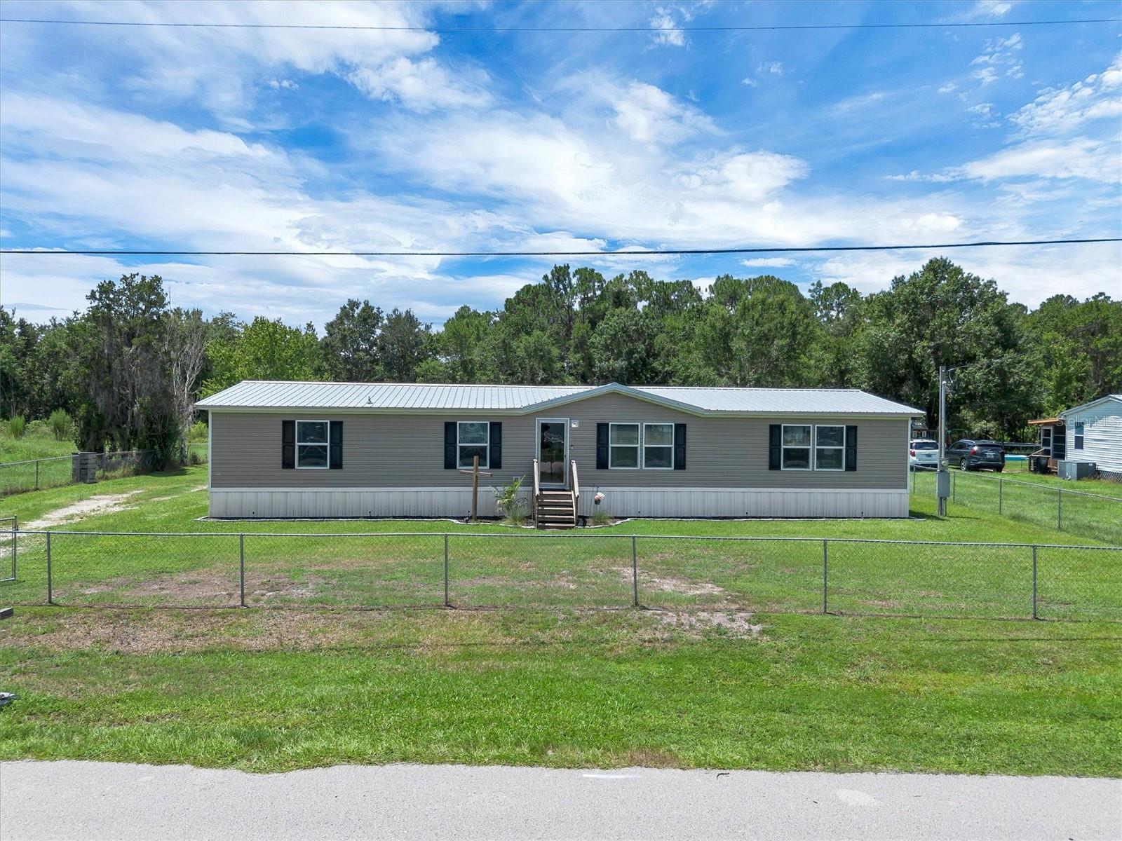 Listing photo 1 for 4237 Coyote Trl
