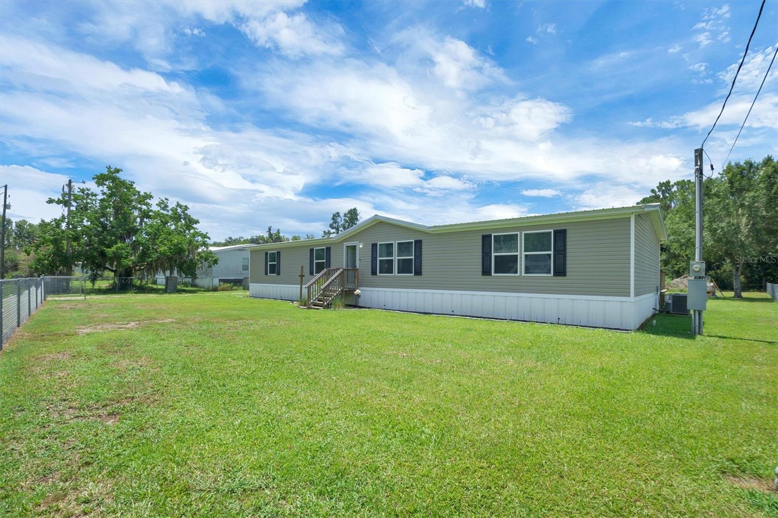 Listing photo 3 for 4237 Coyote Trl