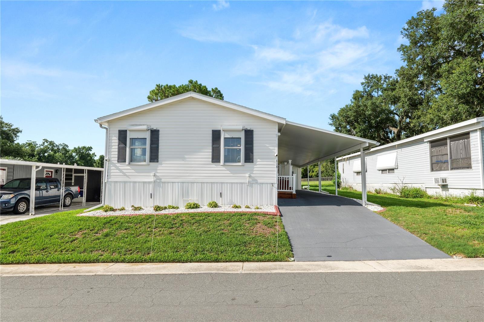 Listing photo 1 for 618 Cassandra Ln
