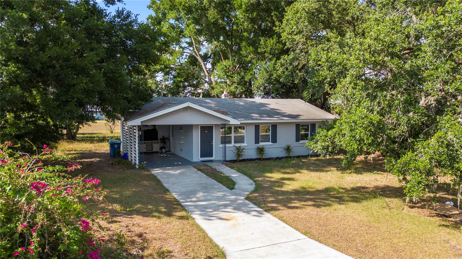 Listing photo 1 for 607 Walnut Dr