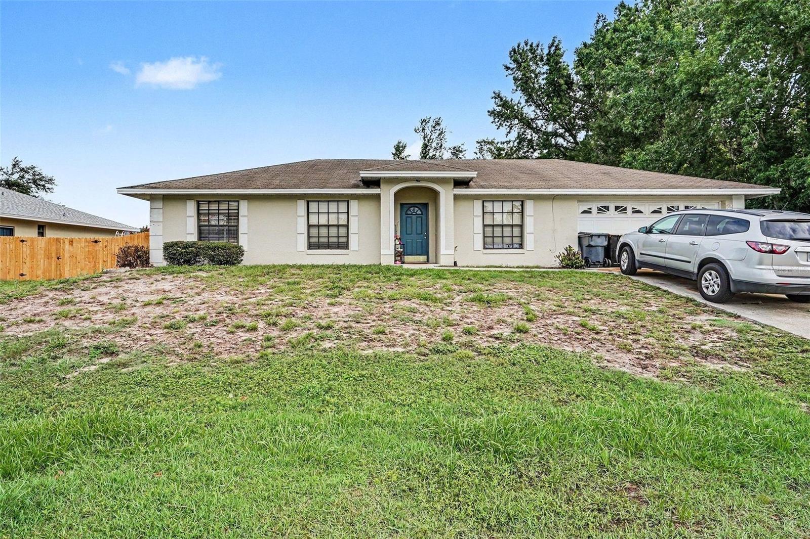 Listing photo 1 for 2435 Parkland Dr