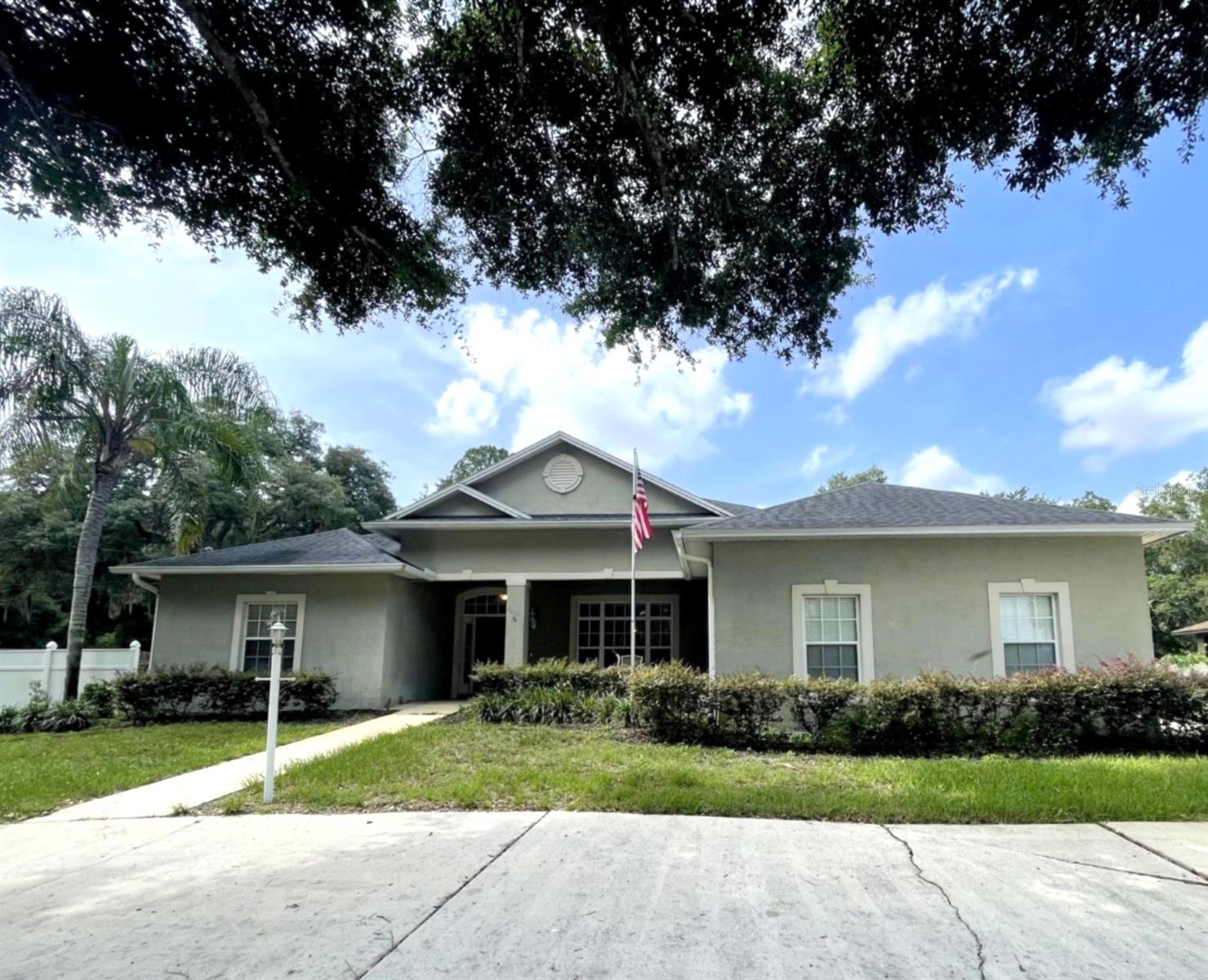 2204 ORCHARD DRIVE