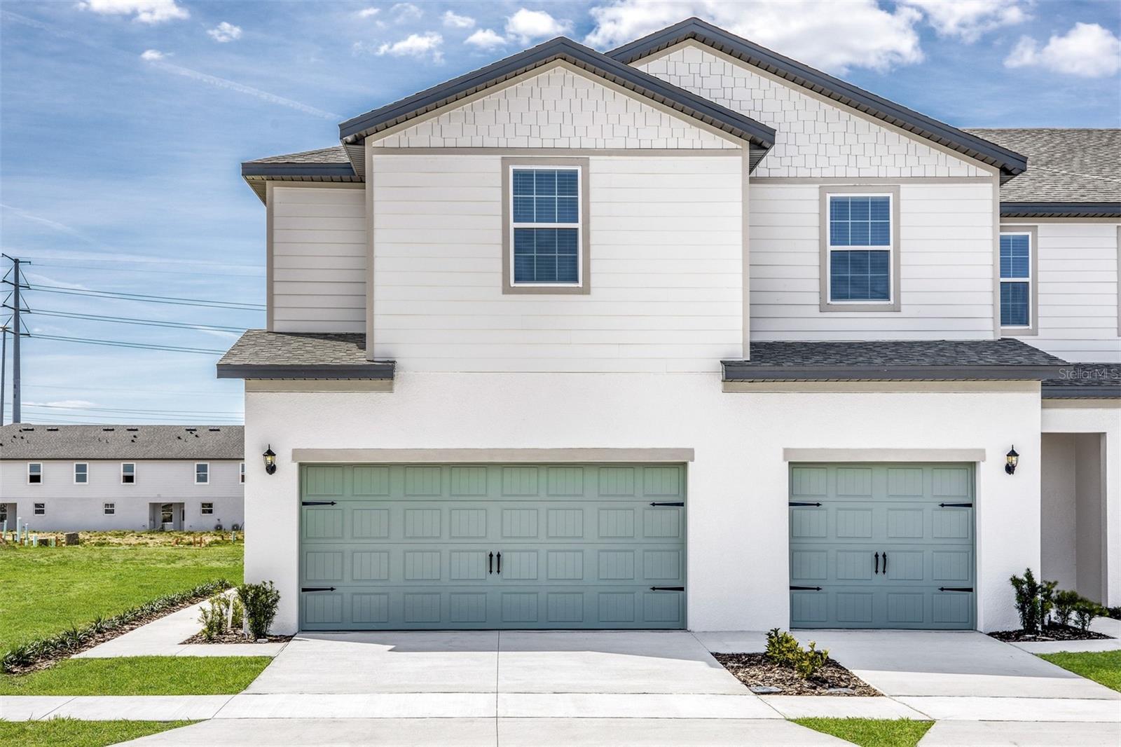 Listing photo 1 for 678 Poppy Ln