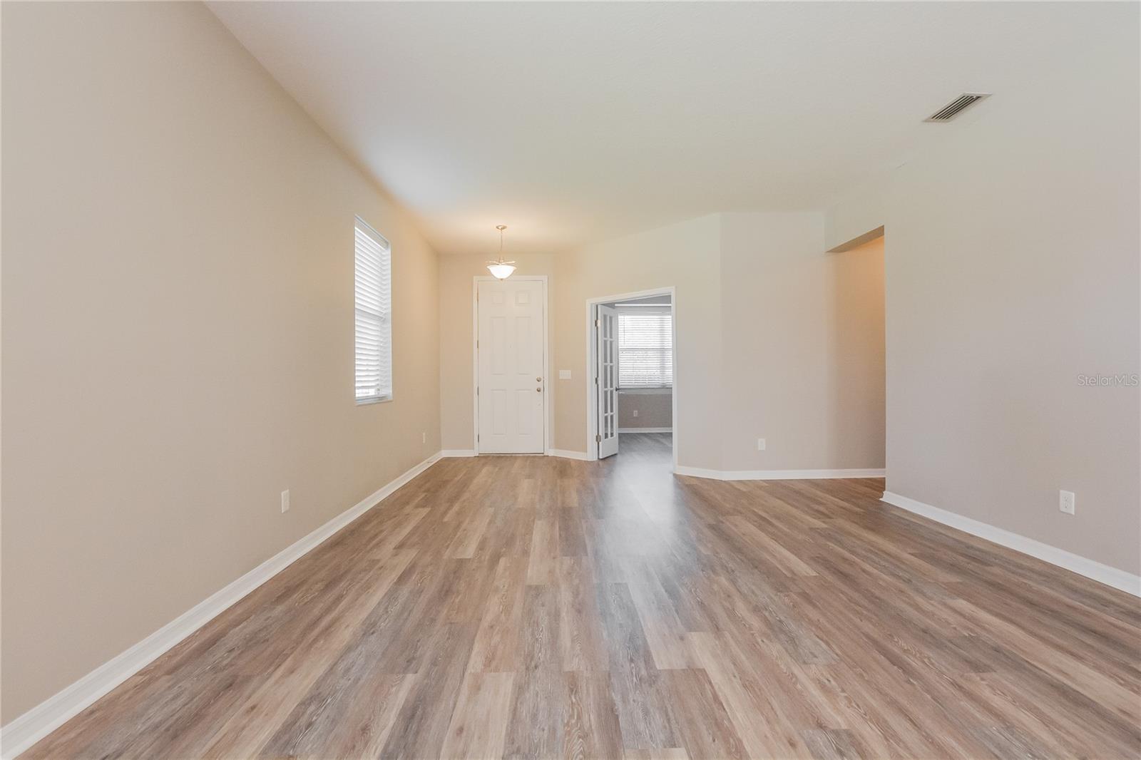 Listing photo 3 for 5061 Gandross Ln