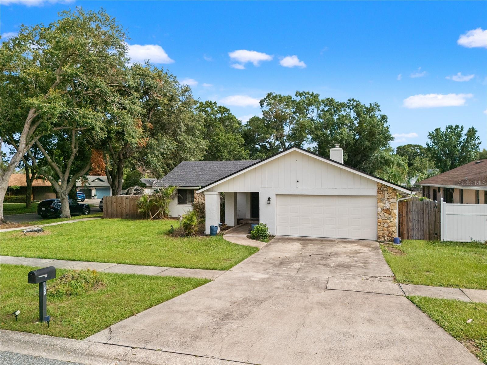 1829 CROWNWOOD DRIVE