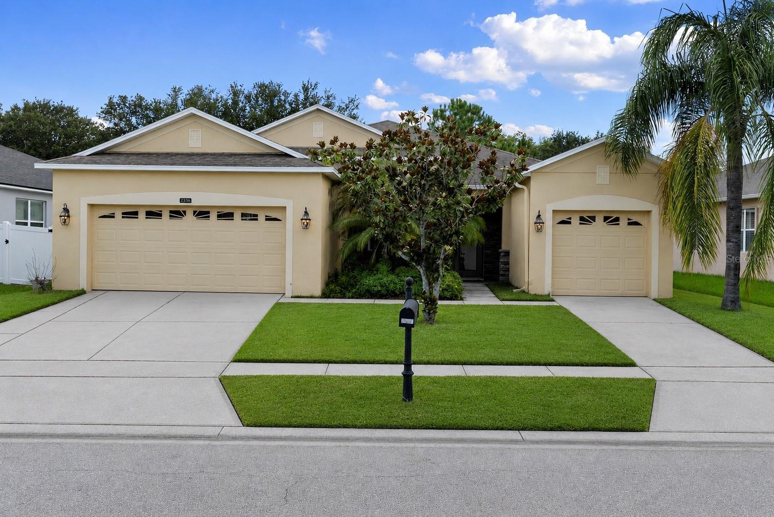 2336 CROSSTON CIRCLE