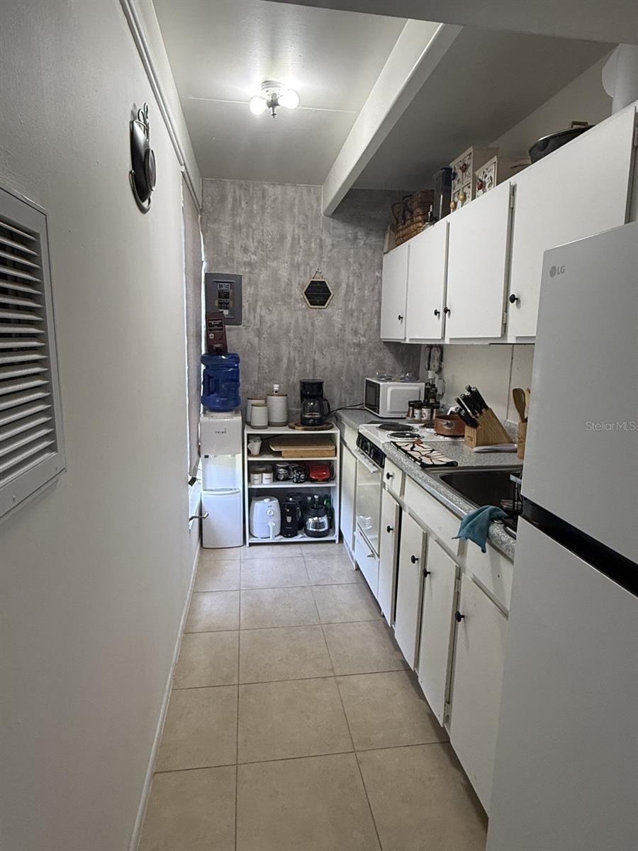 Listing photo 2 for 4719 Club Cir