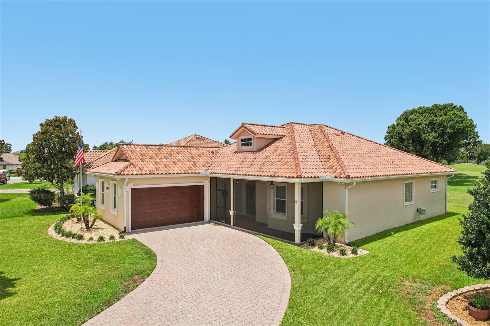 Listing photo 2 for 30418 Island Club Dr