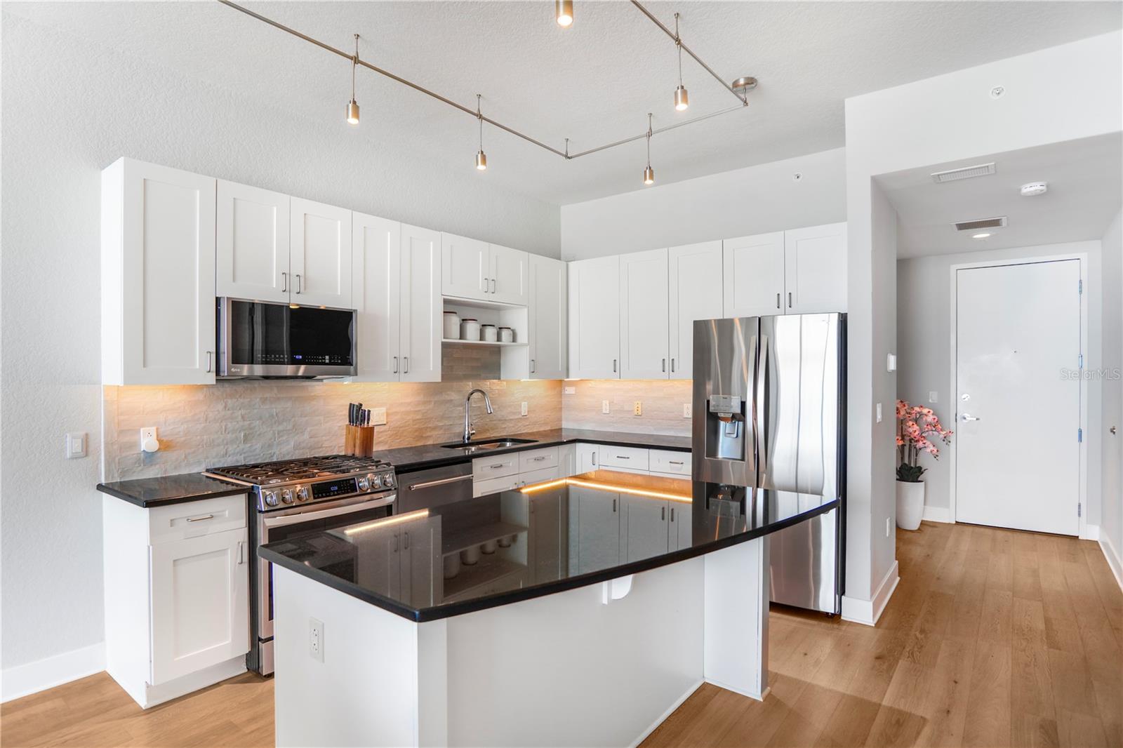 Listing photo 3 for 150 E Robinson St #2608
