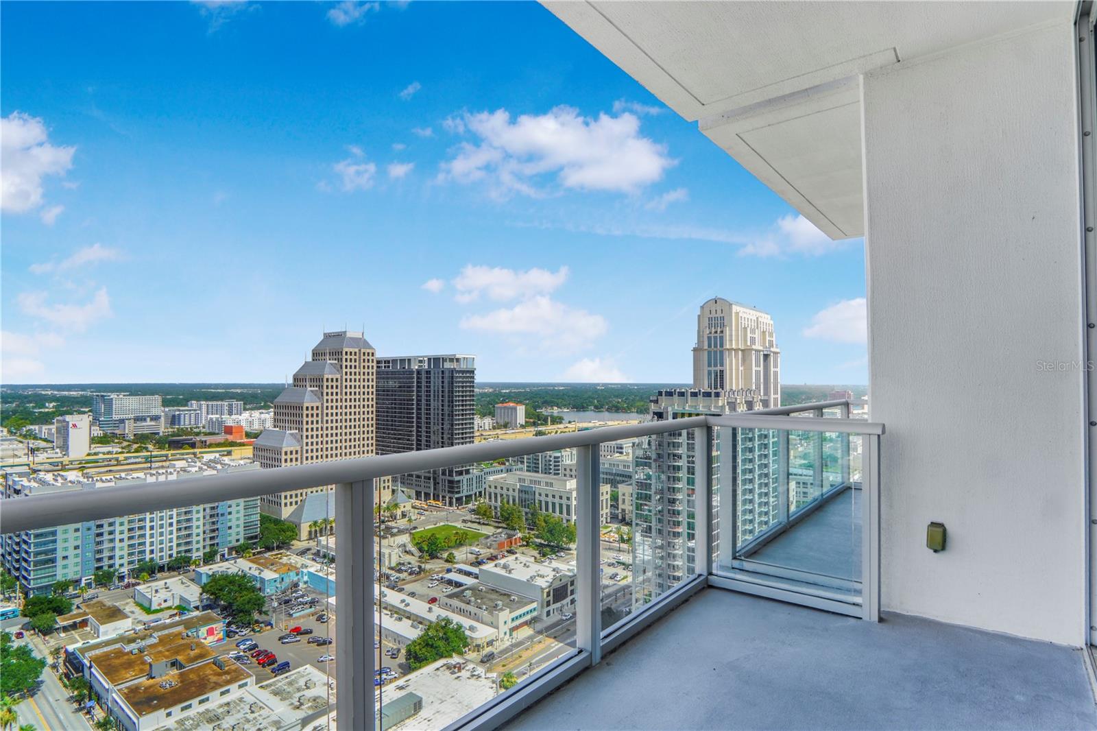 Listing photo 1 for 150 E Robinson St #2608