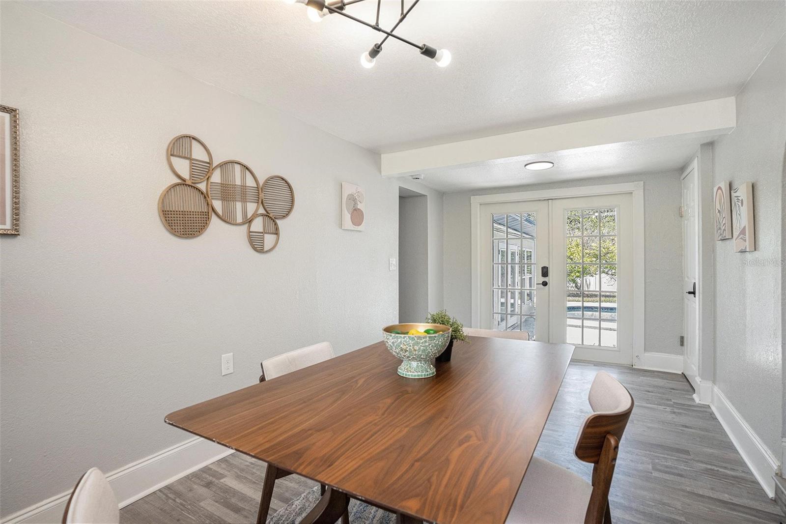 Listing photo 3 for 503 Prado Pl