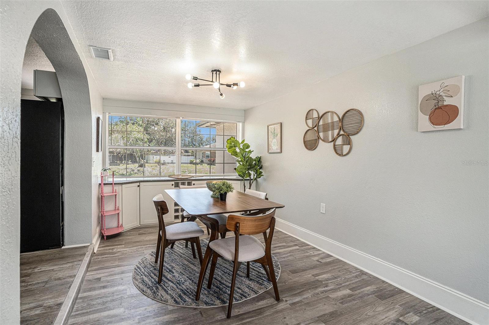Listing photo 2 for 503 Prado Pl