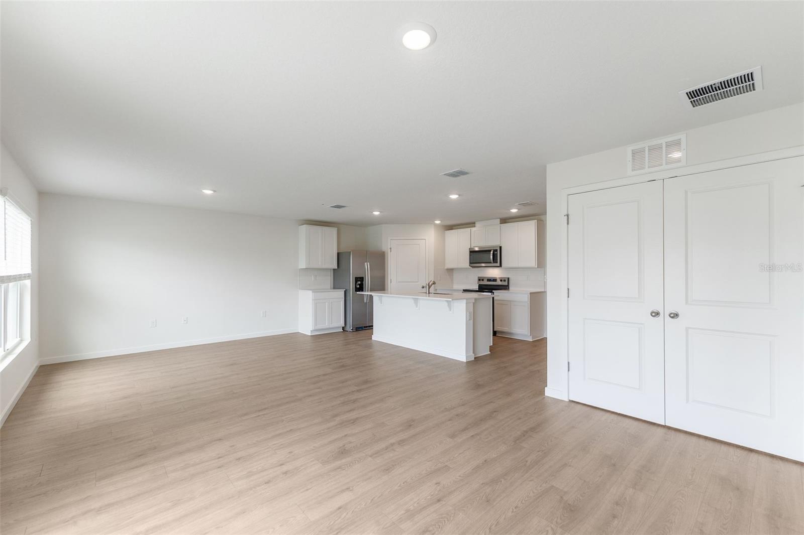 Listing photo 3 for 369 Bass Ct