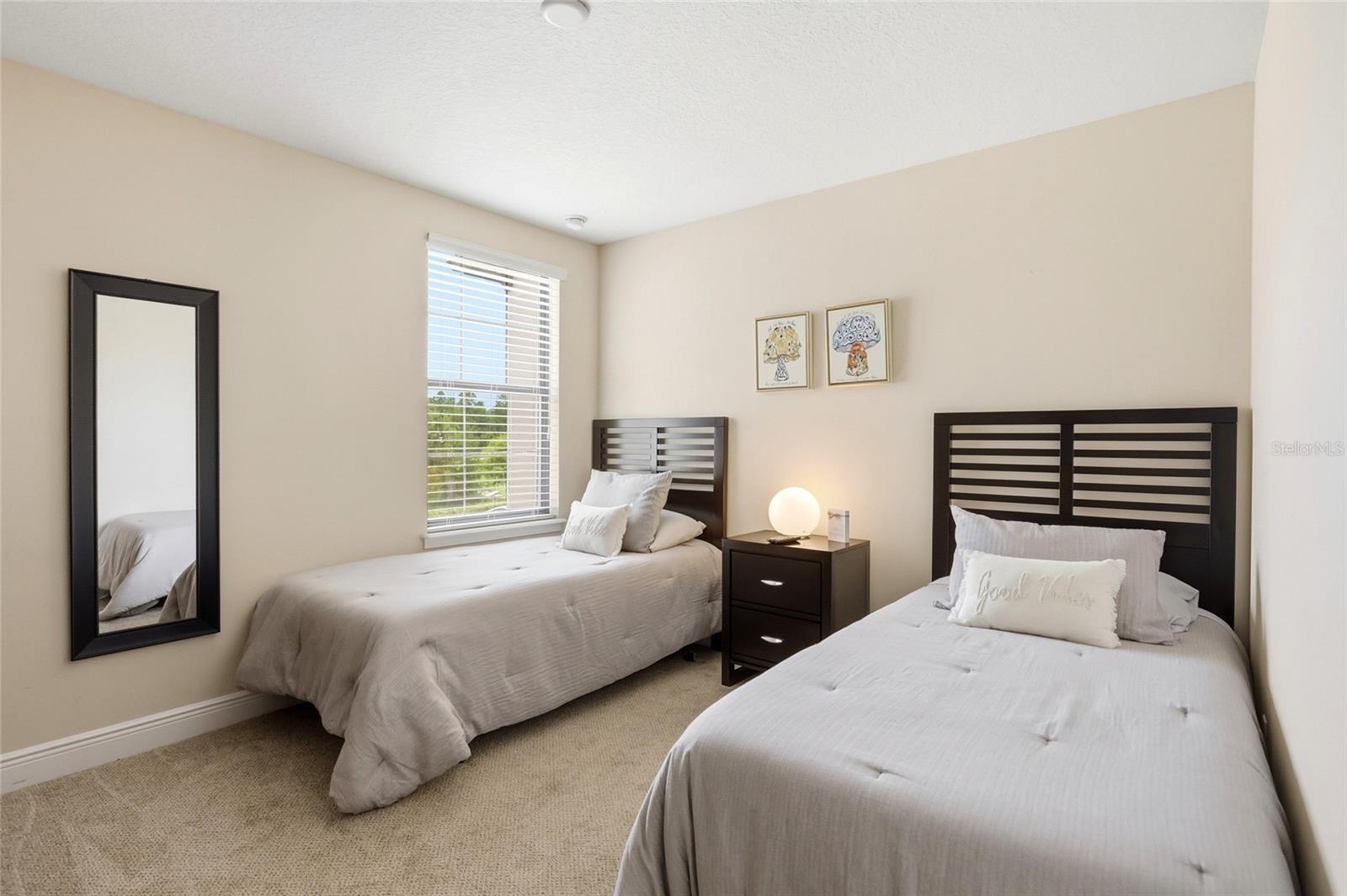 Photo 33