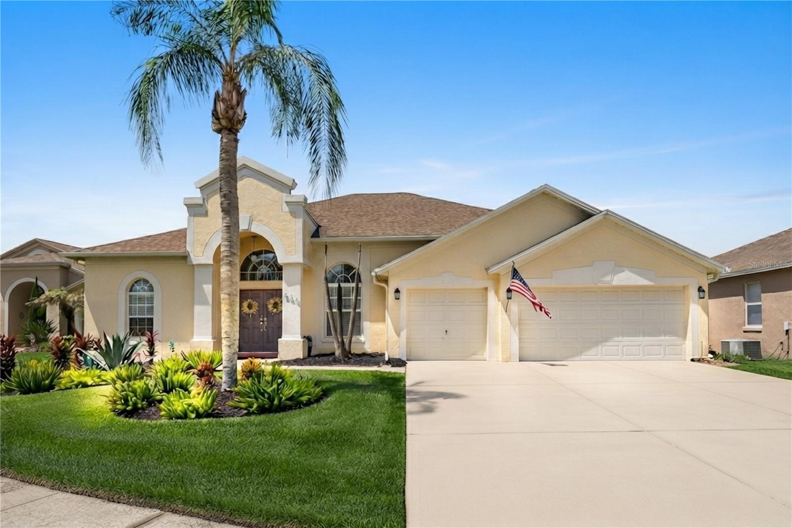 524 LAKEHAVEN CIRCLE