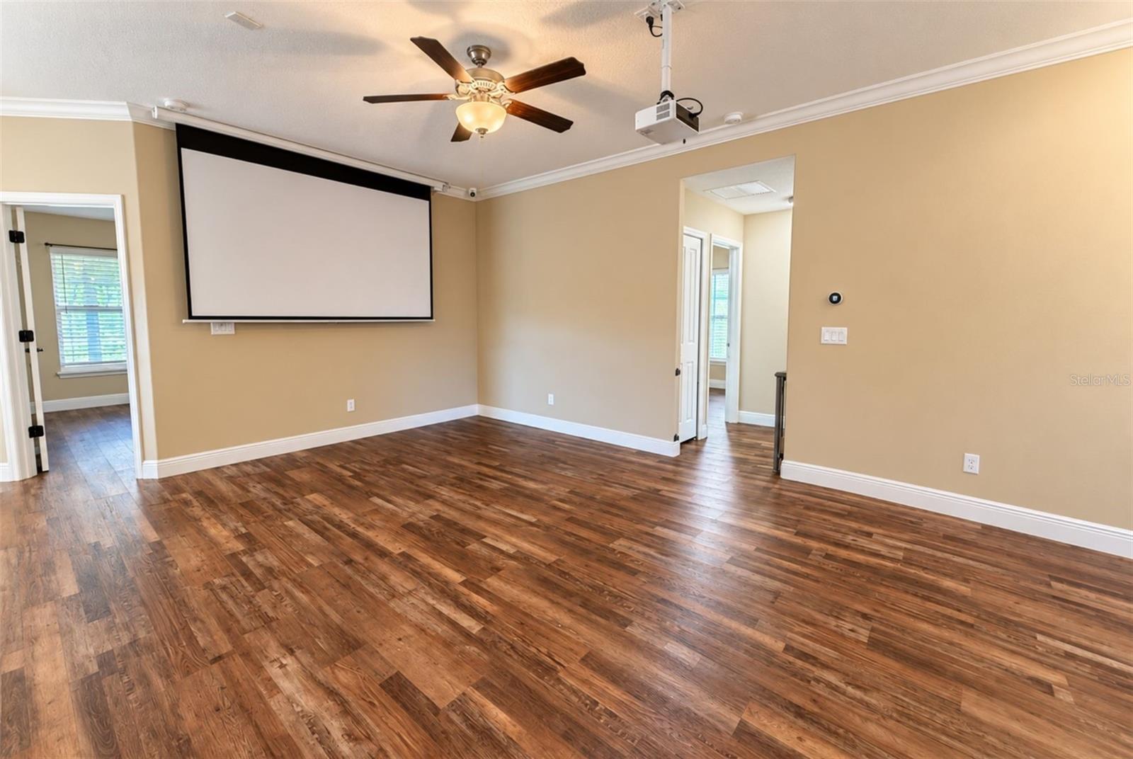 Listing photo 3 for 362 Lake St