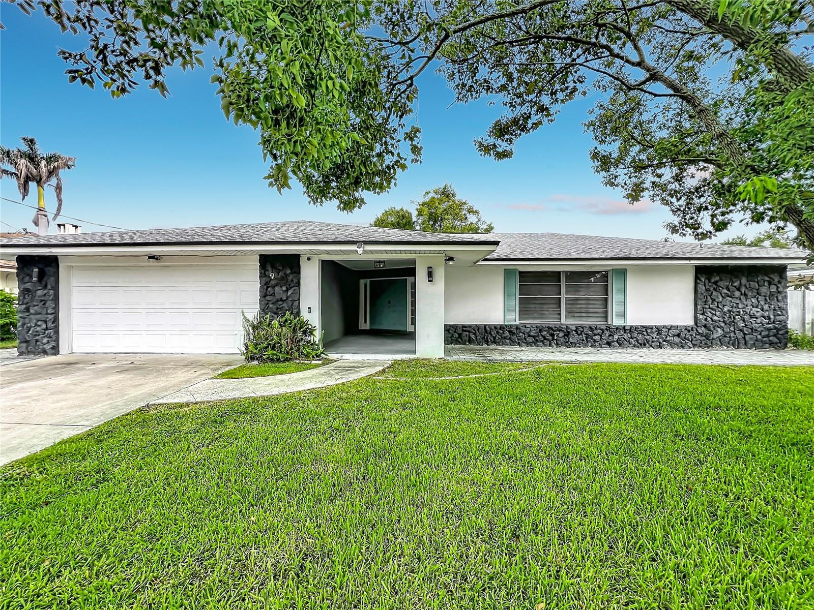 2425 LAUDERDALE COURT