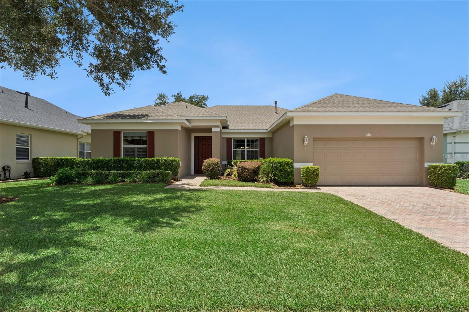 Listing photo 1 for 1028 Everest St