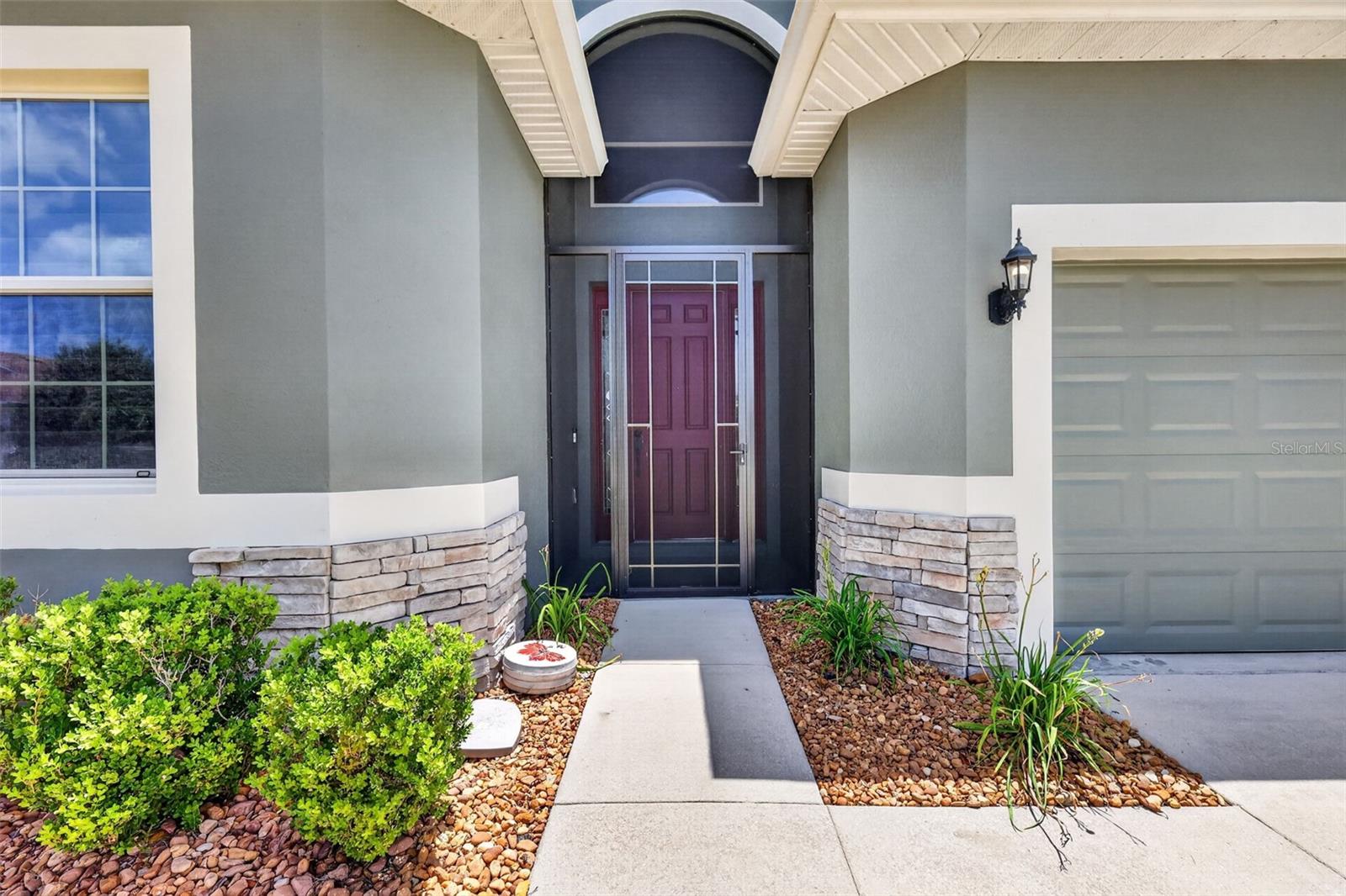 Listing photo 3 for 8716 Bridgeport Bay Cir