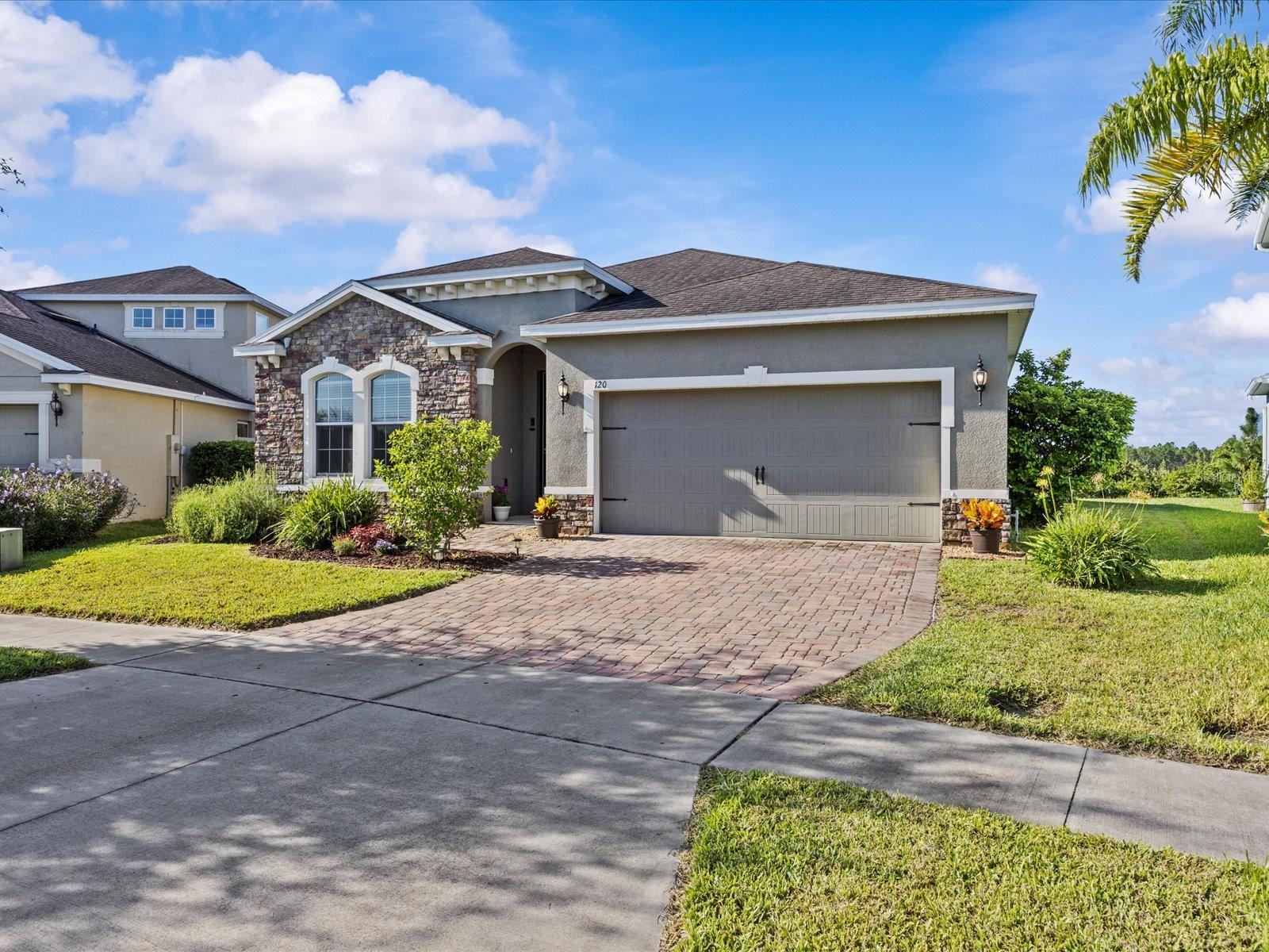 Listing photo 2 for 120 Whirlaway Dr