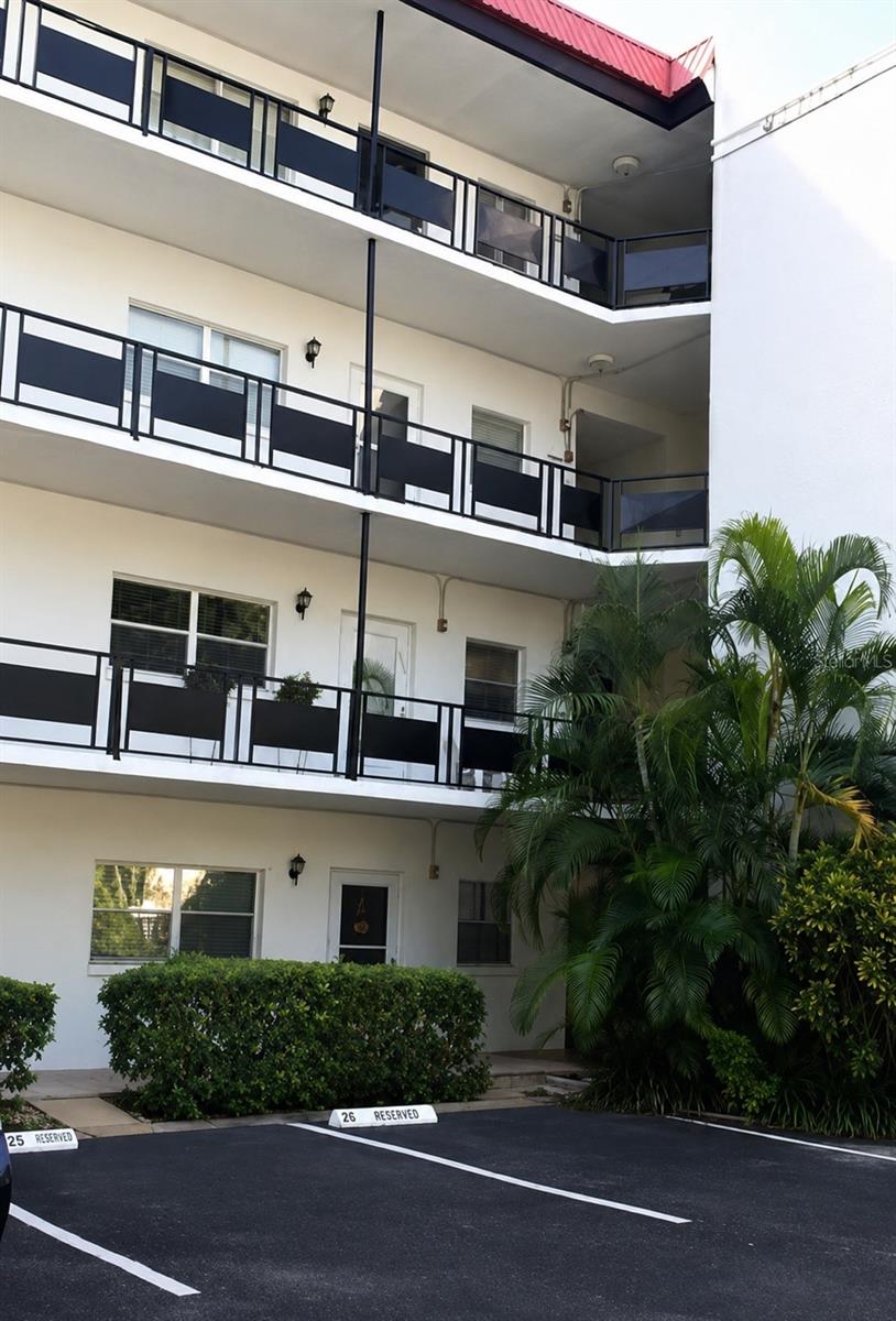 Listing photo 1 for 200 El Camino Dr #306