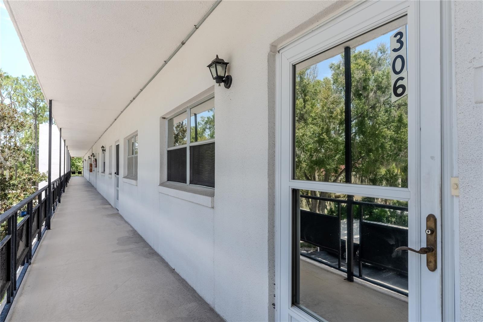 Listing photo 3 for 200 El Camino Dr #306