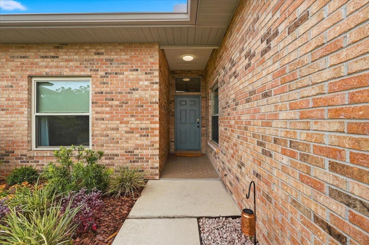 Listing photo 2 for 730 Martinique Cir