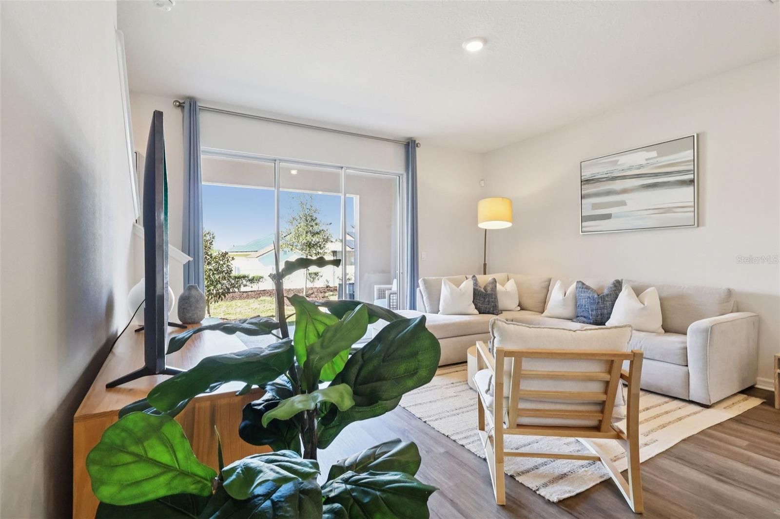 Listing photo 3 for 2759 Gladiola Rd