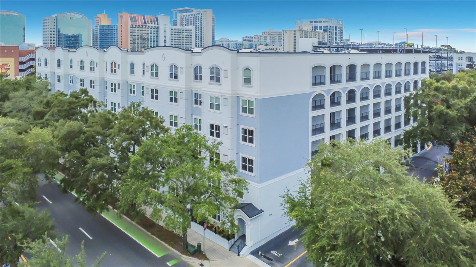 202 E SOUTH STREET Unit 4040