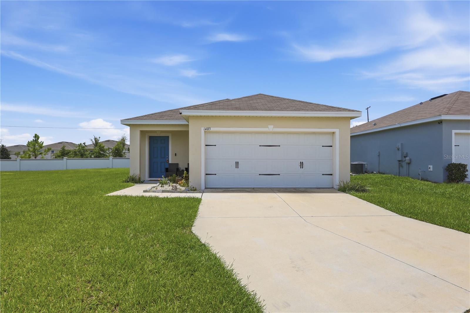 Listing photo 3 for 1403 Madison Cir