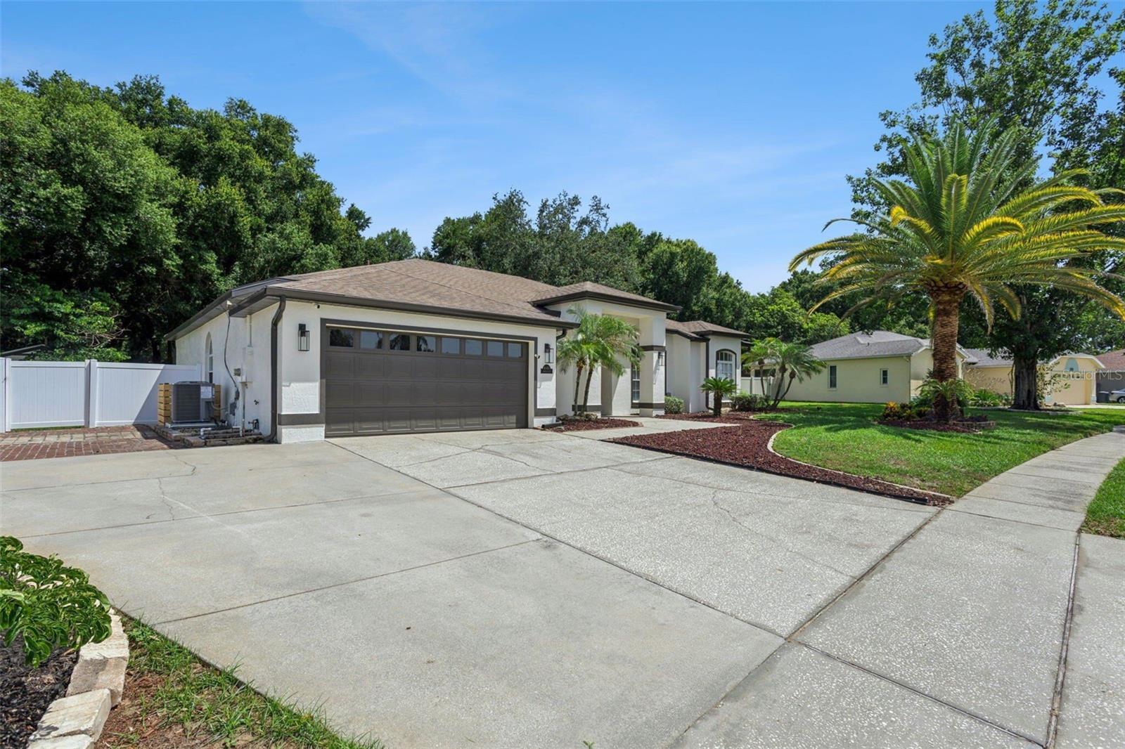 Listing photo 2 for 16413 Arrowhead Trl