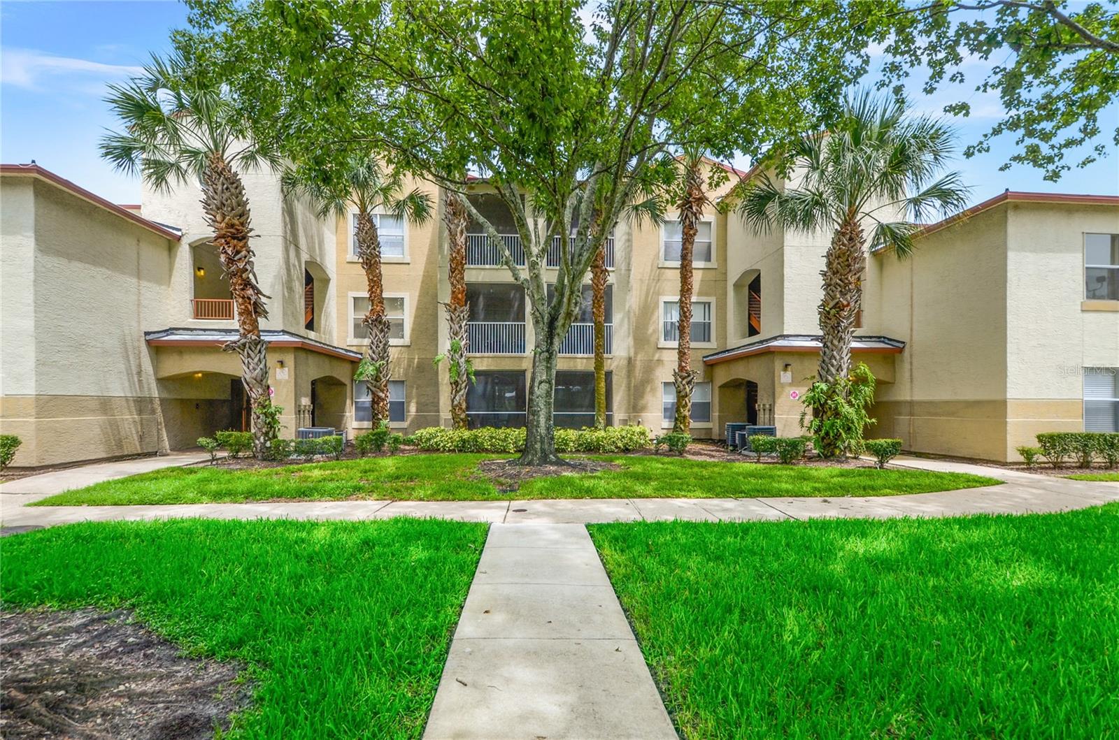 826 CAMARGO WAY Unit 302