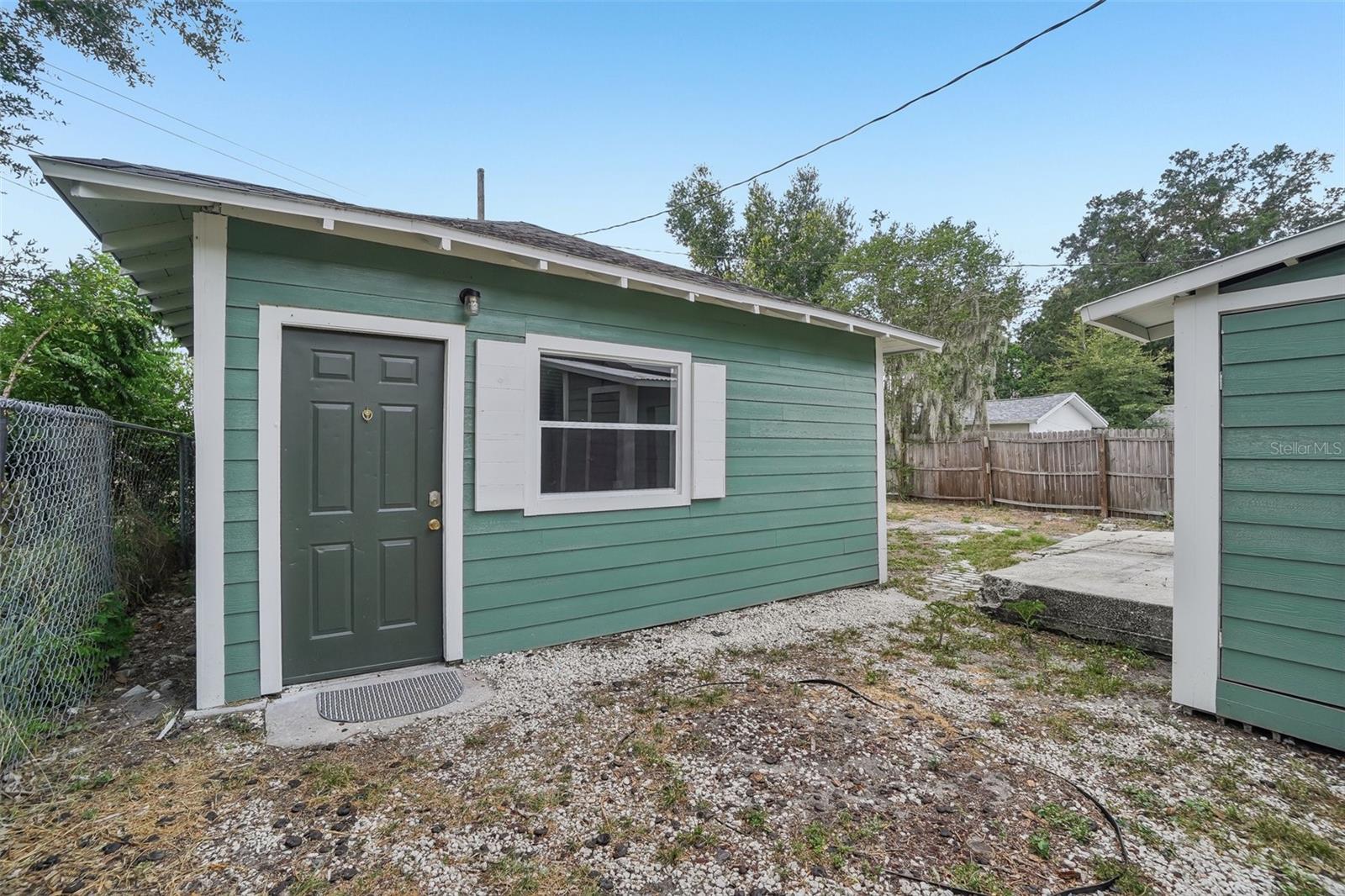 Listing photo 2 for 1533 E Elm Rd