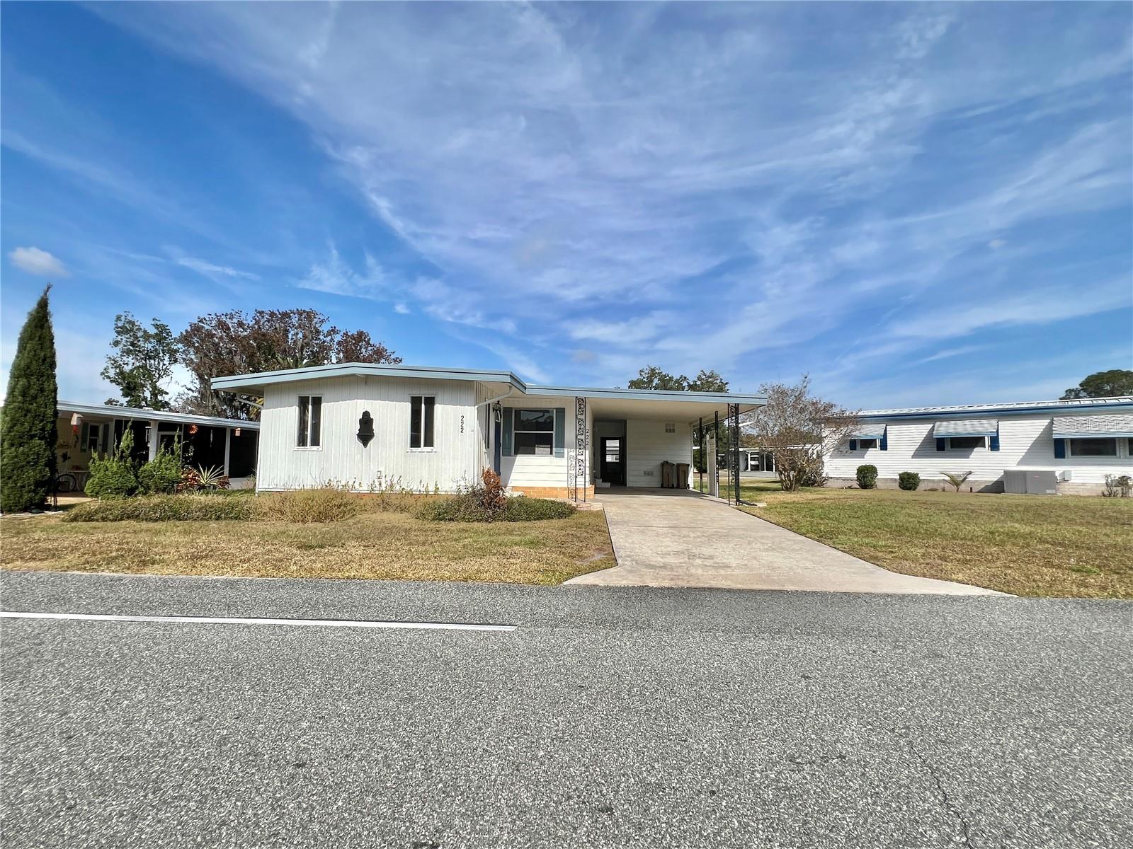 Listing photo 1 for 222 Hawthorne Blvd