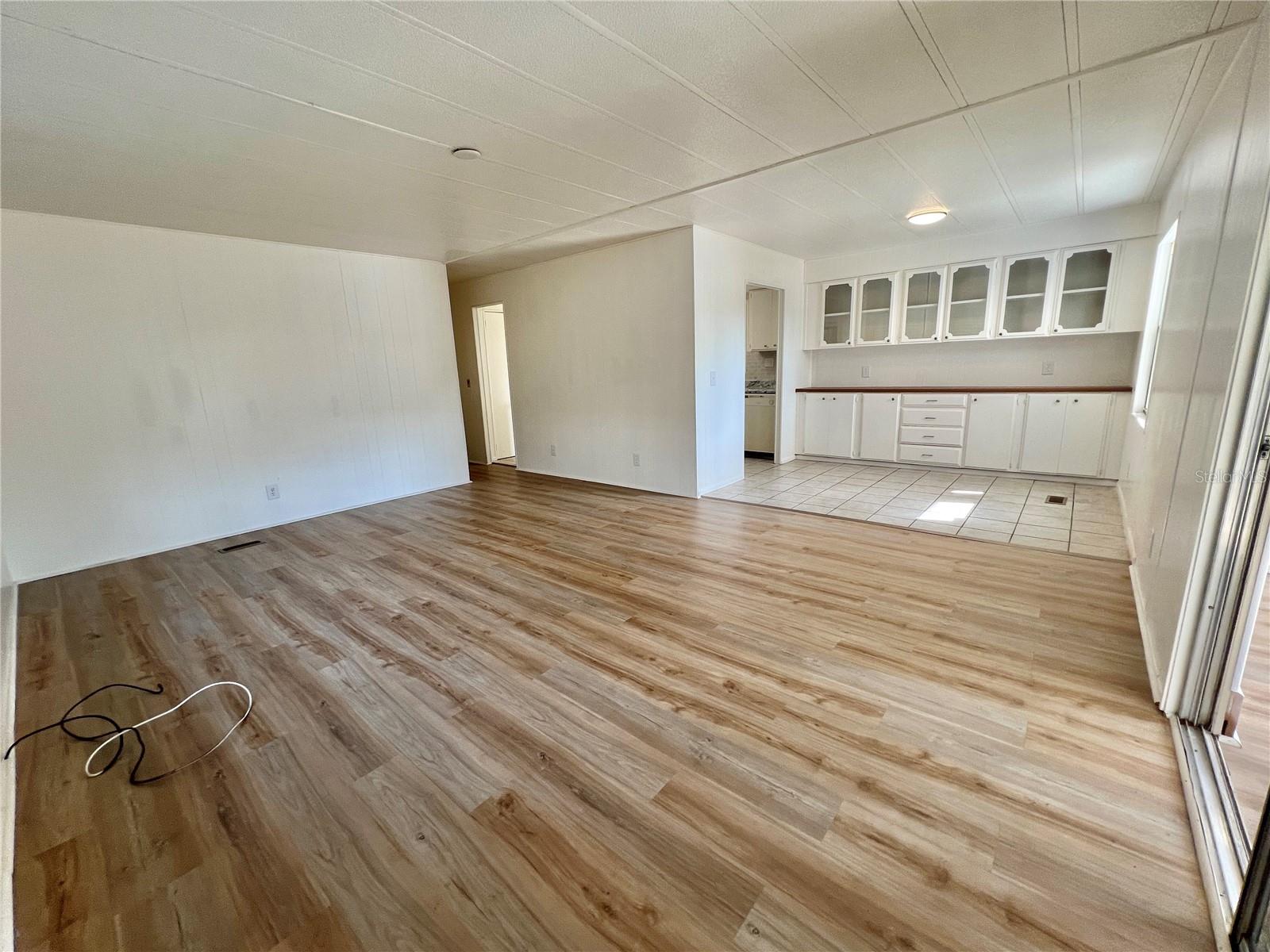 Listing photo 2 for 222 Hawthorne Blvd