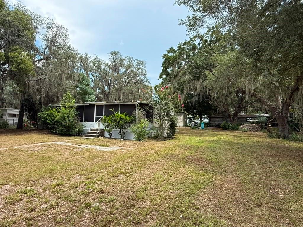 Listing photo 1 for 27416 Walnut Ave