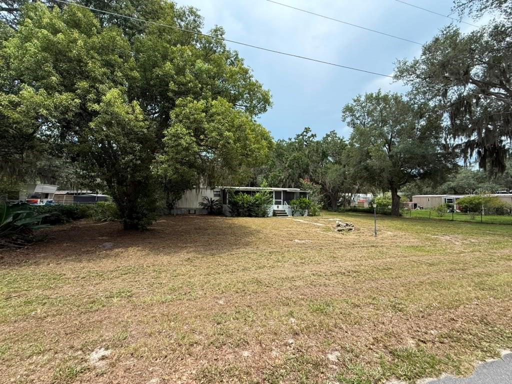 Listing photo 3 for 27416 Walnut Ave