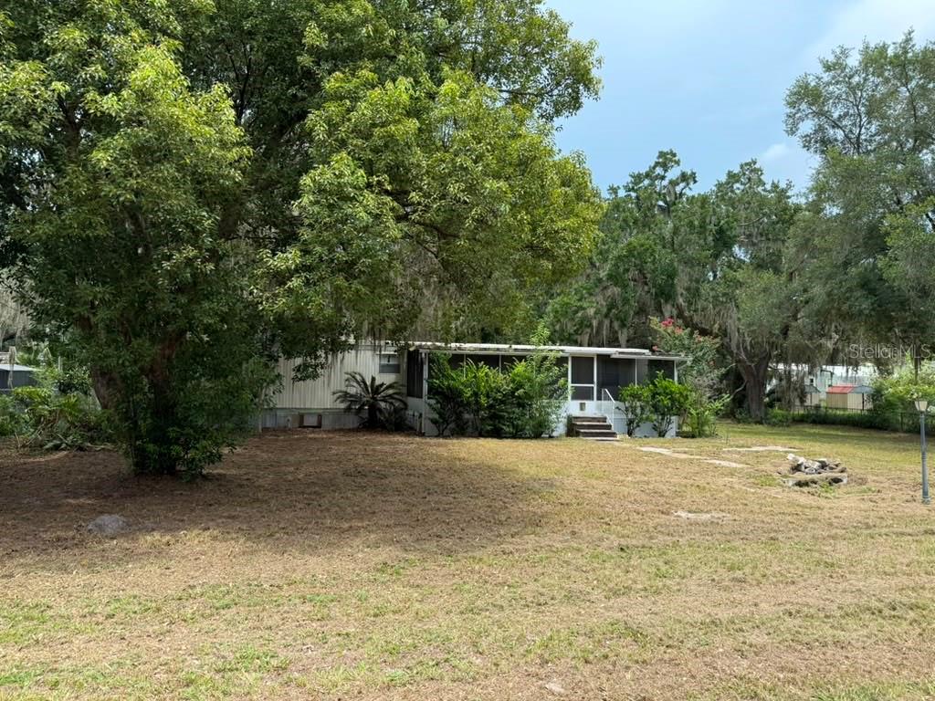 Listing photo 2 for 27416 Walnut Ave