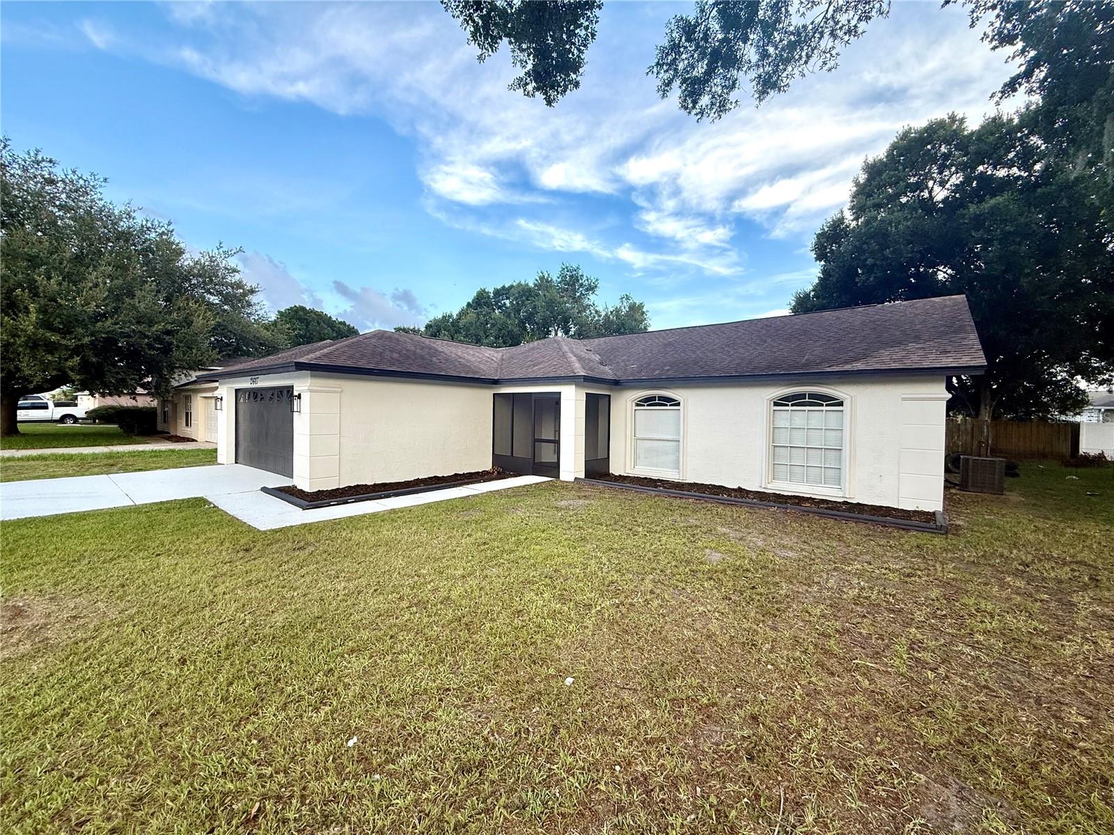 Listing photo 2 for 2617 Sundance Cir