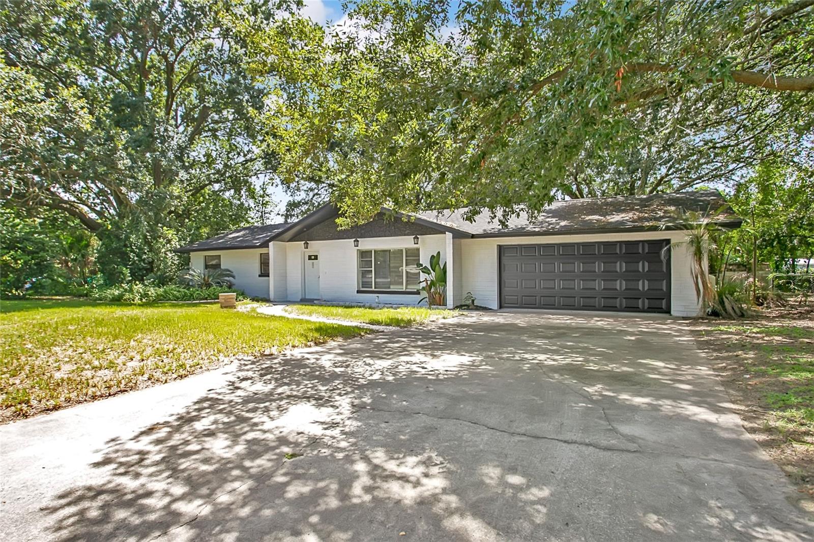 1221 FOREST CIRCLE