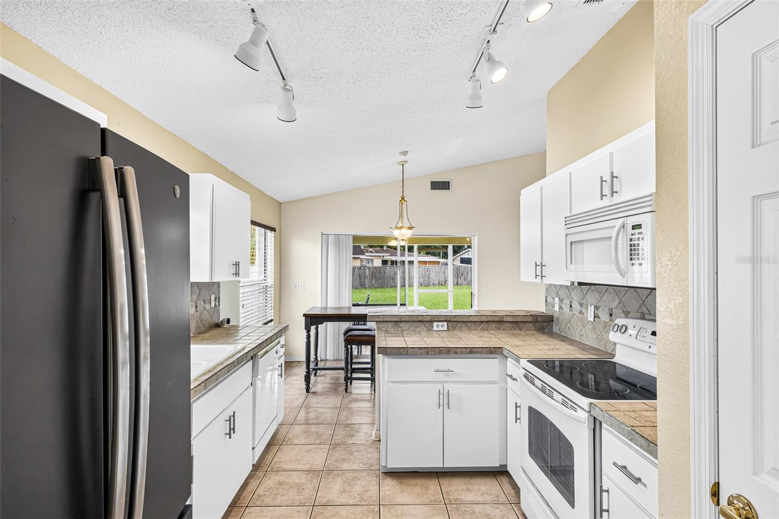 Listing photo 3 for 232 Kings Pond Ave