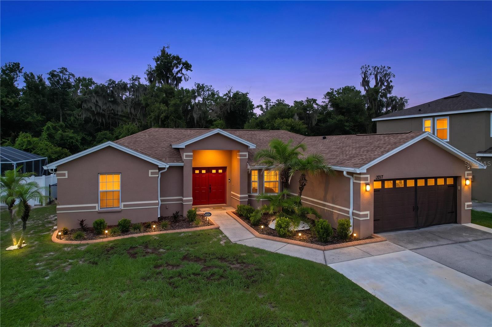 Listing photo 2 for 3217 Enclave Blvd