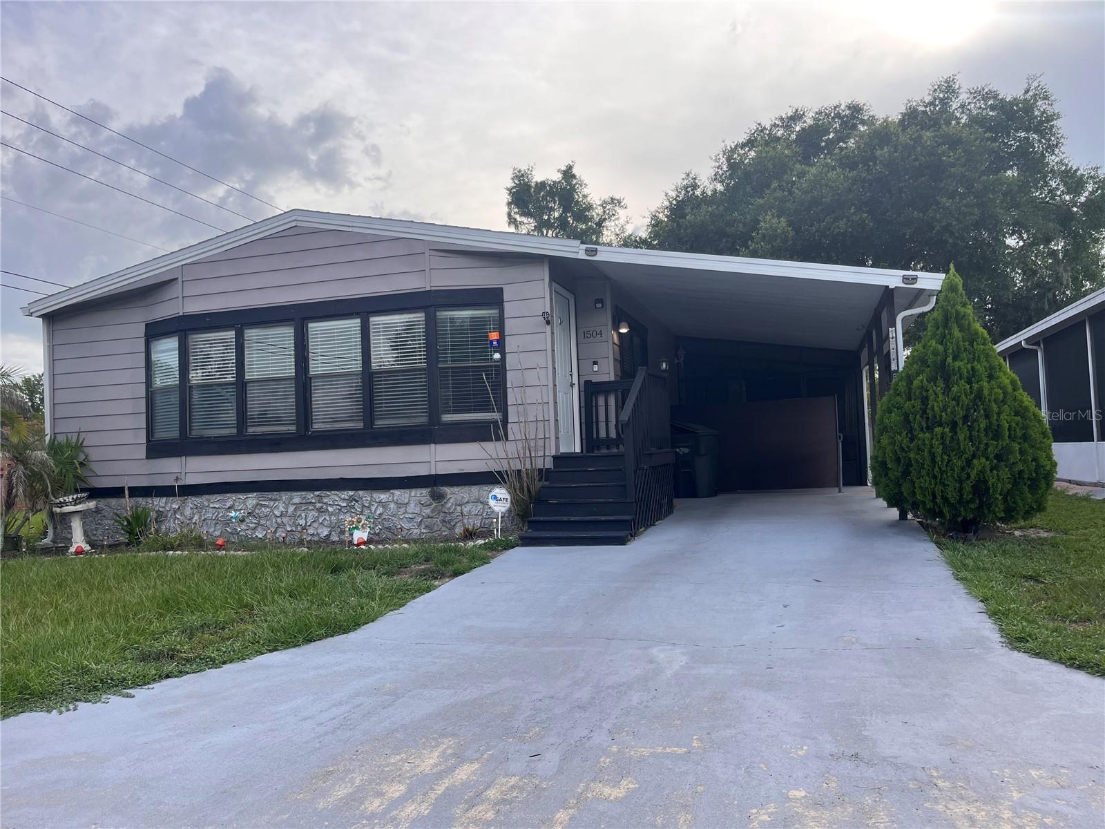 1504 HAWAIIAN PALM LANE