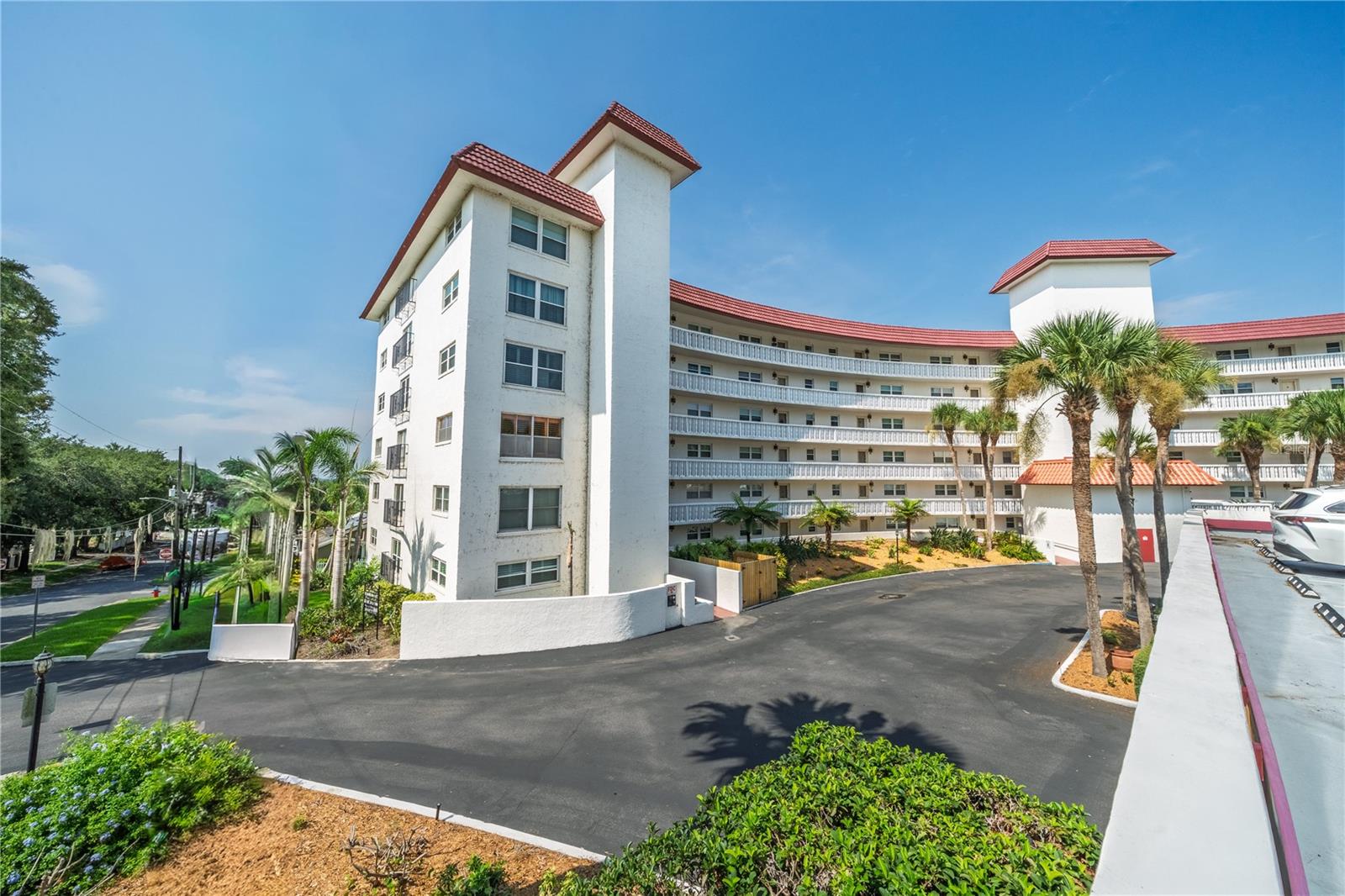Listing photo 1 for 601 N Mcdonald St #2
