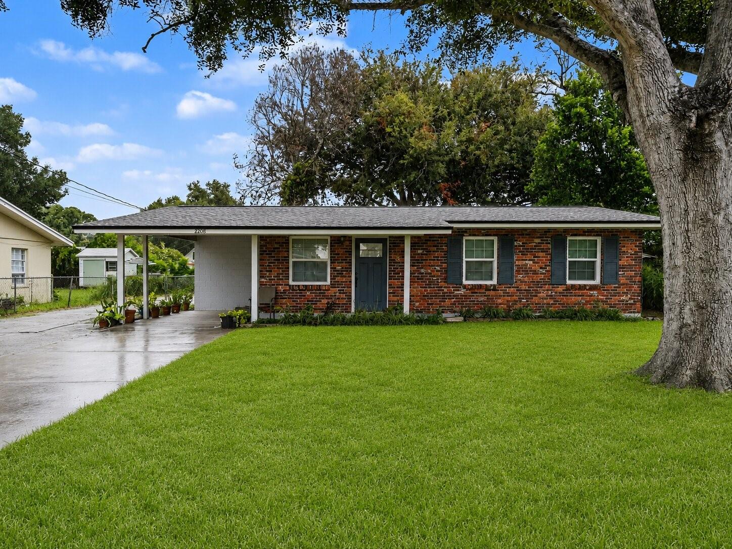Listing photo 1 for 2508 Avenue A Sw
