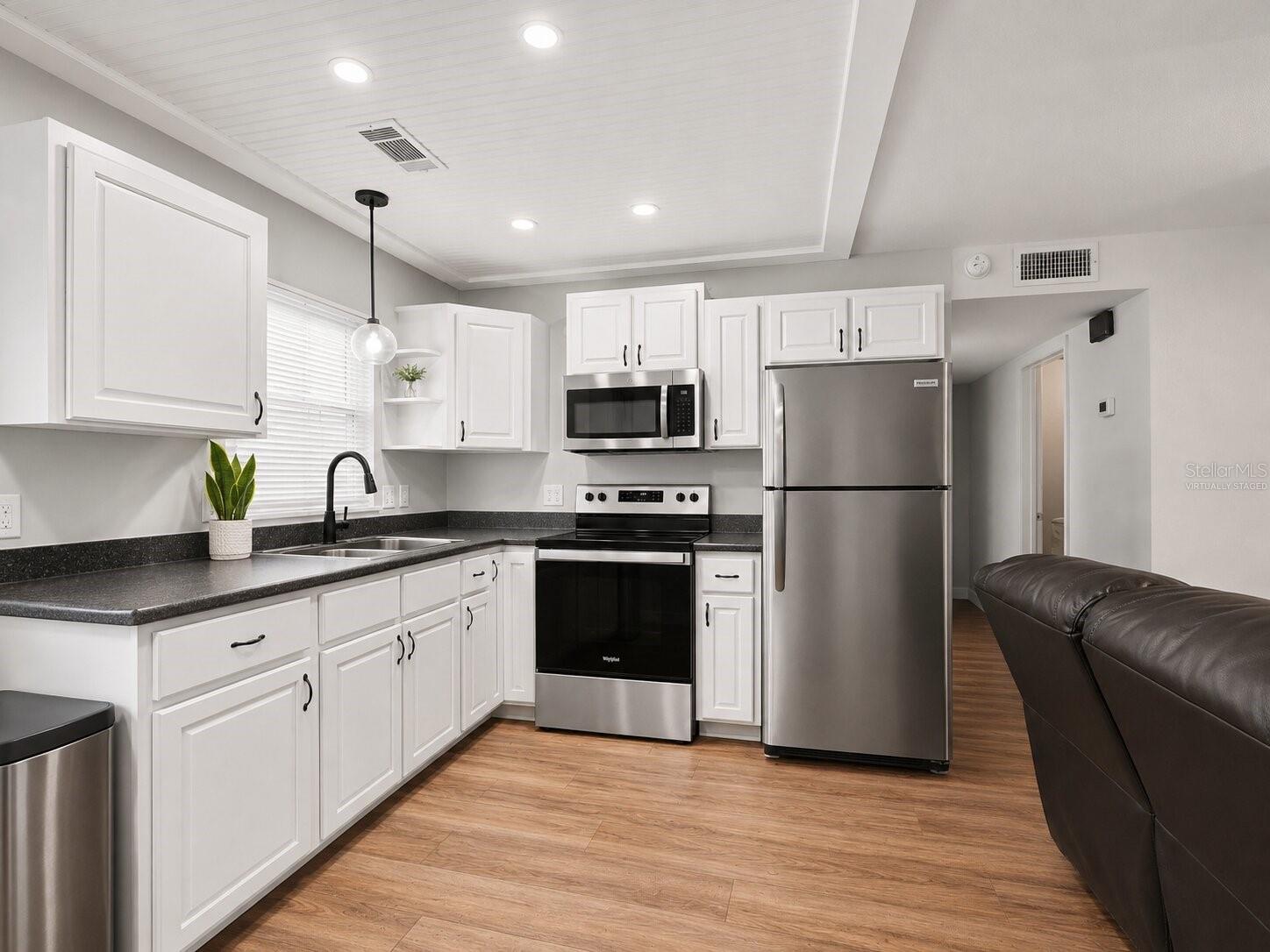 Listing photo 2 for 2508 Avenue A Sw